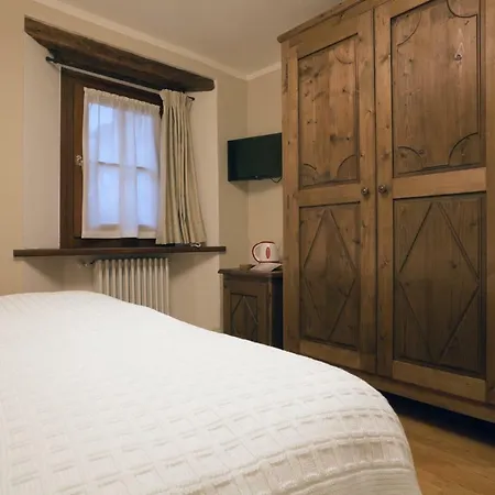 Aymon De Challant בית הארחה אאוסטה